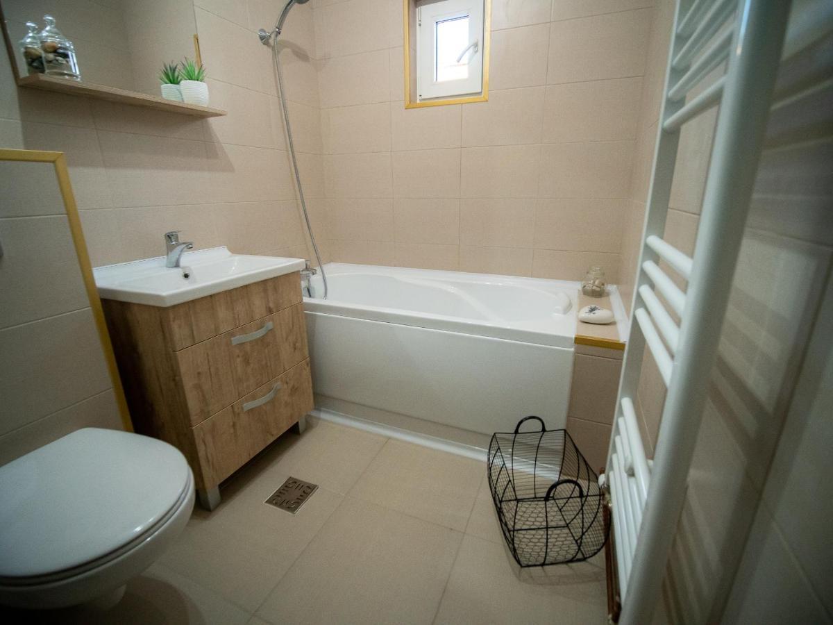 L&R Modern Apartment Otelu Rosu Εξωτερικό φωτογραφία